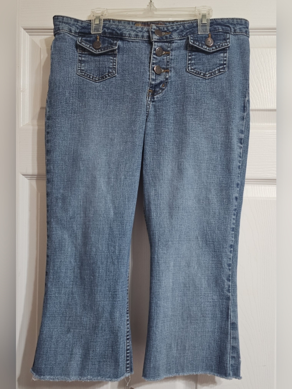 lei Mid Wash Cropped Button-Fly Jeans